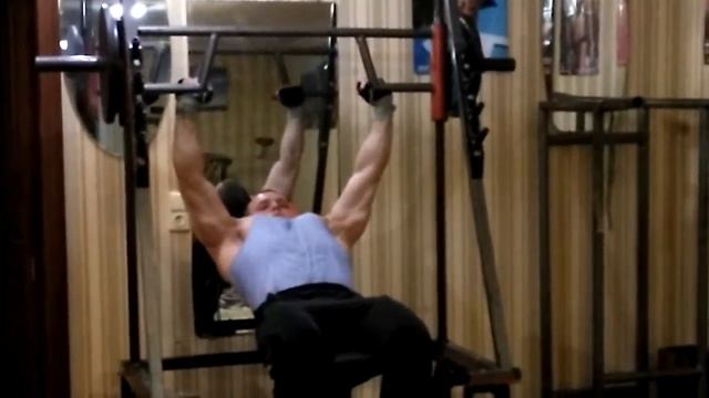 Жим на наклонной скамье в Смитте/Верх груди. смотреть онлайн