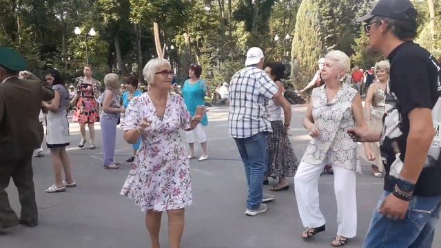 Калины куст!!!🌹💃Танцы в парке Горького!!!🌹💃Харьков 2021 смотреть онлайн