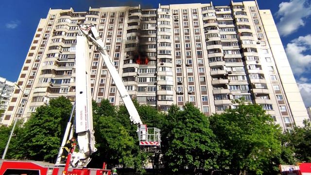 Пожар на Привольной 9к1 (Жулебино) смотреть онлайн