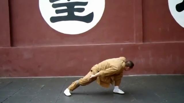 Ба Дуань Цзинь: 3 повторения в каждом отрезке в исполнении сифу Ши Миао Хай