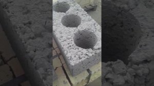 Керамзитобетонный блок 3х и 4х пустотный .В чём отличие ?