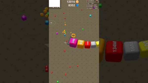 Cube Arena 2048 - Grow the cube by avoiding the big cubes