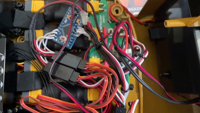 KABOLITE K336 CAT Excavator With DIY ESP32 Sound Controller Loading 3D Printed ZIL-137 10x10 Truck смотреть онлайн