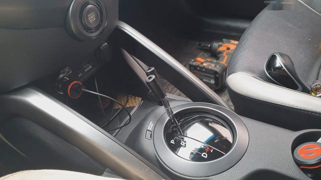How to Install an Aftermarket Shift Knob on Your AUTOMATIC Hyundai Veloster! смотреть онлайн