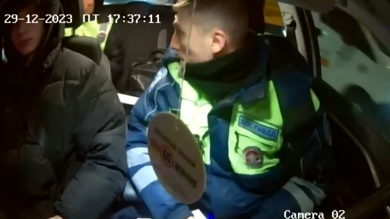 В Миассе сотрудники ГИБДД помогли роженице добраться до больницы смотреть онлайн