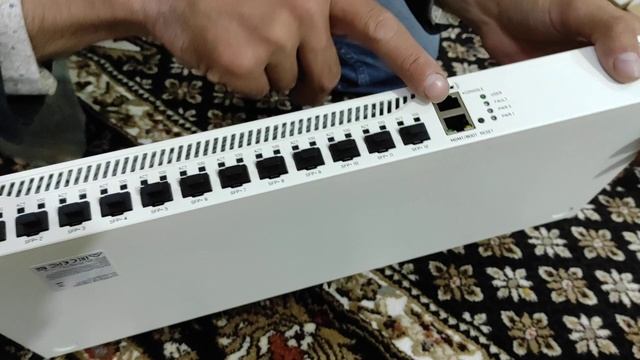 Cloud Core Router CCR2004-1G-12S+2XS смотреть онлайн