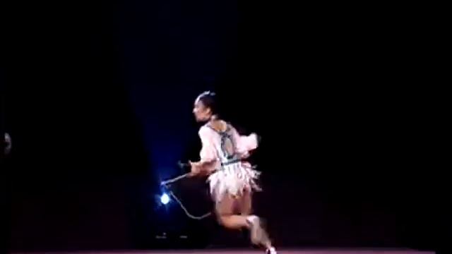 Playing With Empty Bamboo by Chongqing Acrobatic Troupe смотреть онлайн