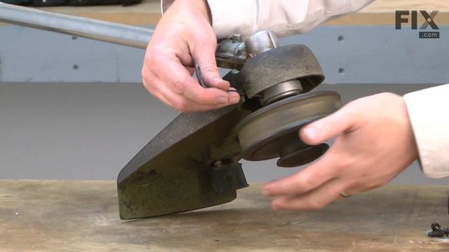 Echo Trimmer Repair – How to replace the Shield Kit-Plastic смотреть онлайн