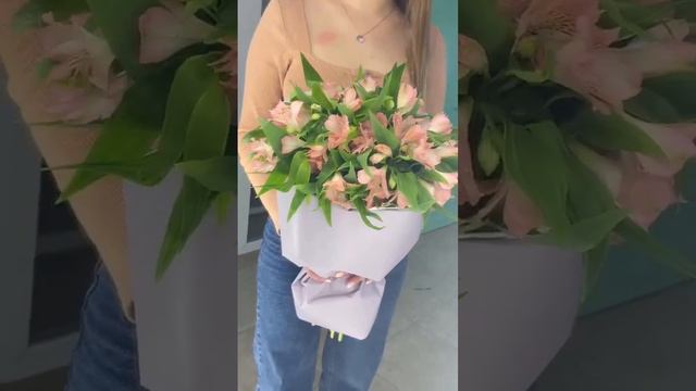 Букет из самого нежного цветка - Альстромерии😍 Подарит незабываемые воспоминания о свидании🫶🏻💌 смотреть онлайн