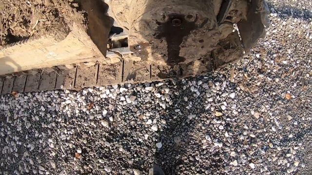 Komatsu pc 210nlc Проверяем уровень и чистоту масла в бортовом редукторе. смотреть онлайн