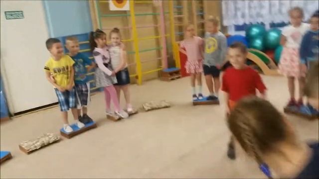 ПОДВИЖНАЯ ИГРА "АТОМЫ" С ИСПОЛЬЗОВАНИЕМ СТЕП ПЛАТФОРМ смотреть онлайн