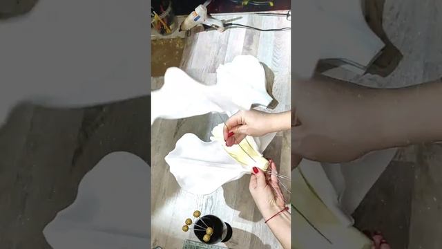Бесплатный мастер-класс цветок из изолона #мастеркласс #процветы #белыйцветок #изолон смотреть онлайн