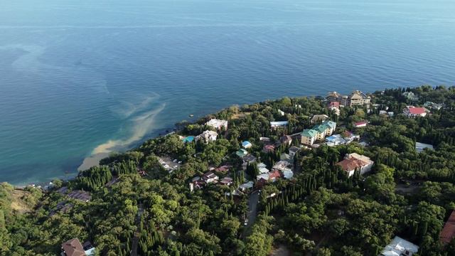 Грязевой сель и мусор в море последствия ливня : Вид с Алупки на Ай-Петринскую Яйлу Алупку и Симеиз смотреть онлайн