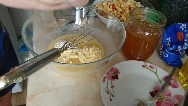 ЯБЛОЧНЫЕ КЕКСЫ за 5 МИНУТ В МИКРОВОЛНОВКЕ / Полезная выпечка на скорую руку смотреть онлайн