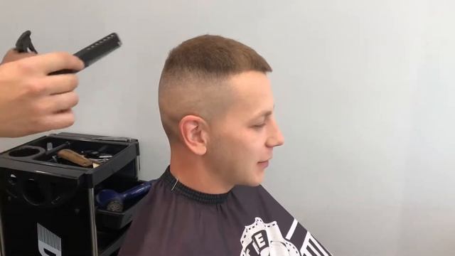 Как делать мужские прически, простая короткая стрижка учимся. Туториал по-мужским стрижкам смотреть онлайн