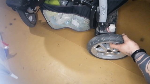 Peg- Perego GT3 устранение скрипа колеса. смотреть онлайн