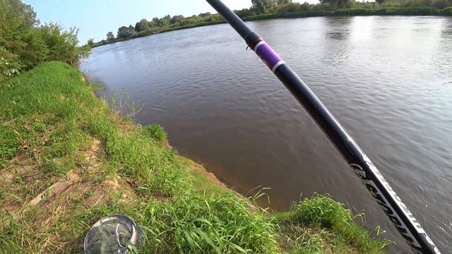 Неподъёмный лещ не дал мне шансов! Ловля на полудонку на Днепре. смотреть онлайн