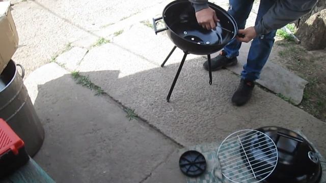 Сборка угольного гриля и первое гриль-мясо! смотреть онлайн