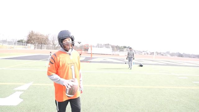 Testing 3D Printed vs Regular Football Helmets! (Ft.YoBoy Pizza) смотреть онлайн