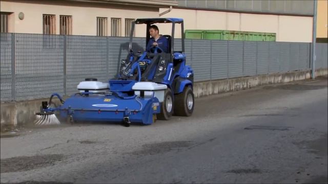 Щетка с бункером для погрузчика Multione смотреть онлайн