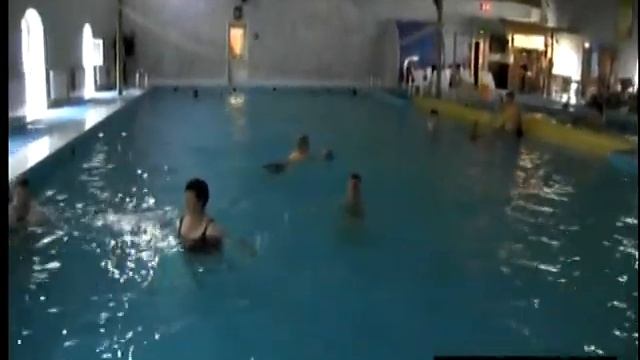 Барская усадьба. Аквацентр ночью. бассейн. смотреть онлайн