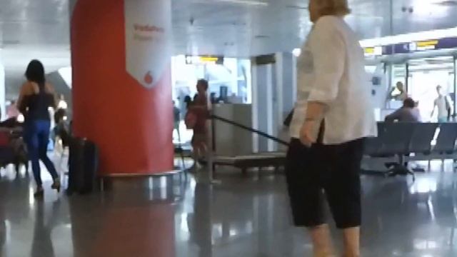 ВЛОГ : Сёма прыгает от счастья . Спаниель Сёма встречает БАБУШКУ . смотреть онлайн