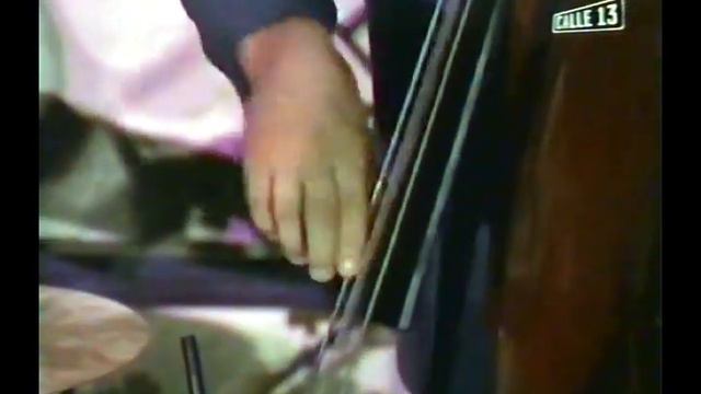 Astrud Gilberto canta Garota de Ipanema no filme "The hanged man" *1964). смотреть онлайн