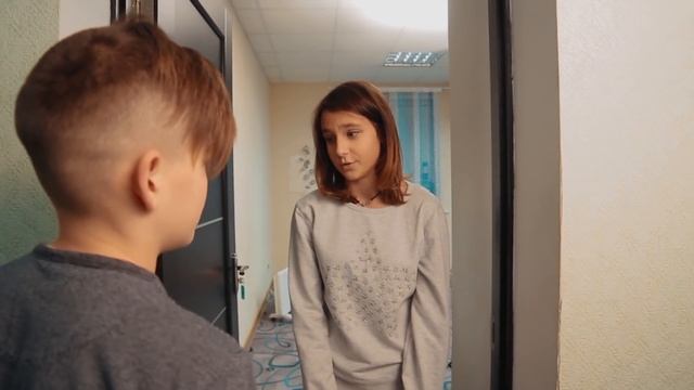 МЛАДШЕКЛАССНИК НАВАЛЯЛ КИРИЛЛУ??? смотреть онлайн