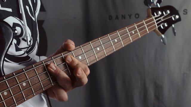 Machine Gun Kelly - Emo Girl Ft. Willow (Bass Cover With Tabs)