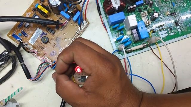 Aire Acondicionado LG Inverter Prende, No Enfría y No Manda Código de Error, Reparación Capitulo 1 смотреть онлайн