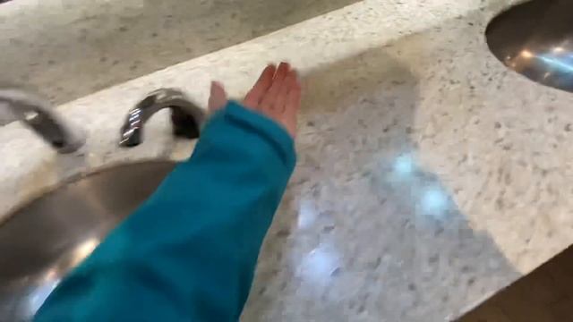 5 Excel Dryer Xlerators @ Ivar’s Acres of Clams - Seattle, WA смотреть онлайн