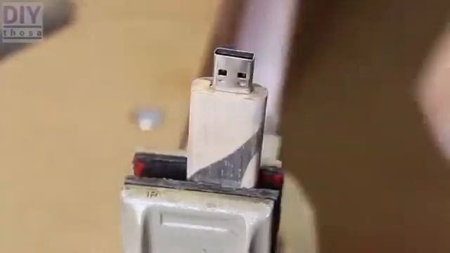 Мышка из дерева, деревянная флешка, деревянная мышка Souris en bois, usb en bois смотреть онлайн