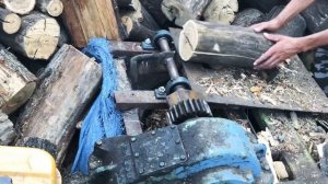 Интересное видео. Рубка дров самодельным дровоколом. Редуктор