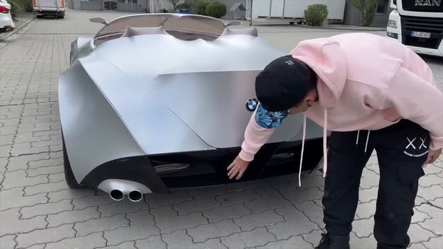 This BMW Has Moving Skin! смотреть онлайн