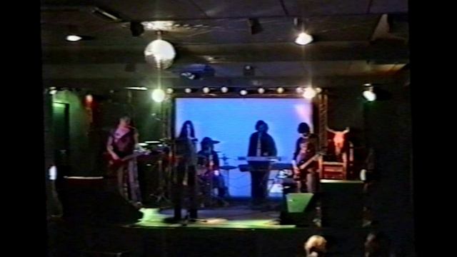 "Флора" концерт группы в клубе" Инферно ", город Череповец.... примерно 20 лет назад ! смотреть онлайн