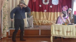 Юмористическая сценка «Отучала бабка деда»