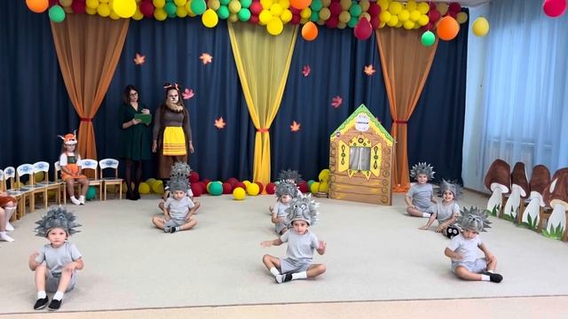 Танец Ежиков на осеннем утреннике. Средняя группа смотреть онлайн