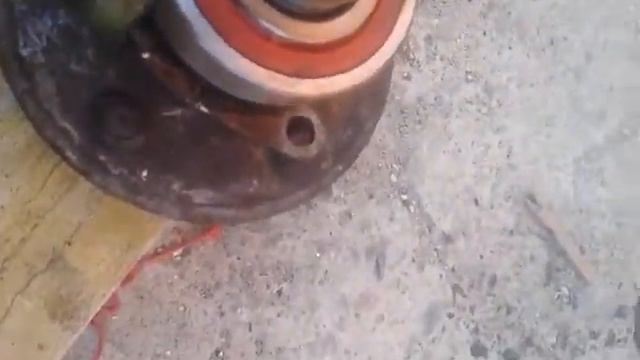 Установил новый подшипник и теперь он сидит плотно на своем месте смотреть онлайн