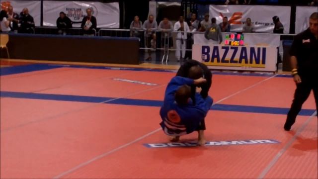 BJJ Professional Cup 2011 - Chico Mendes (Checkmat BJJ / Trojan) Vs Stefano (Nova Uniao)