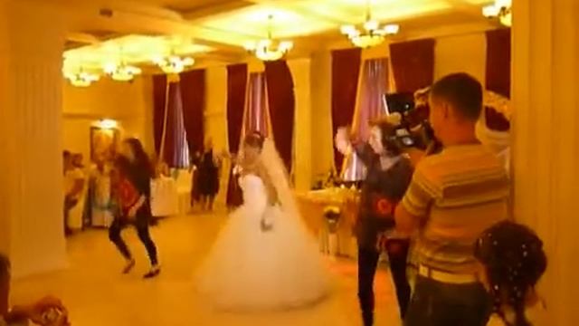 Свадебный танец невесты с подружками смотреть онлайн