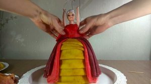 Платье куклы и розы из блинов на Масленицу