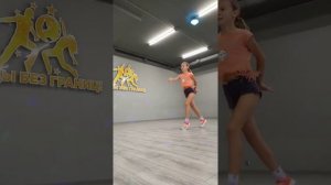 Дети танцуют шафл