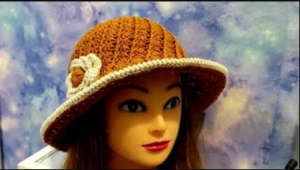 ОСЕННЯЯ ШЛЯПКА КРЮЧКОМ.  Шляпа для начинающих. (720p).mp4