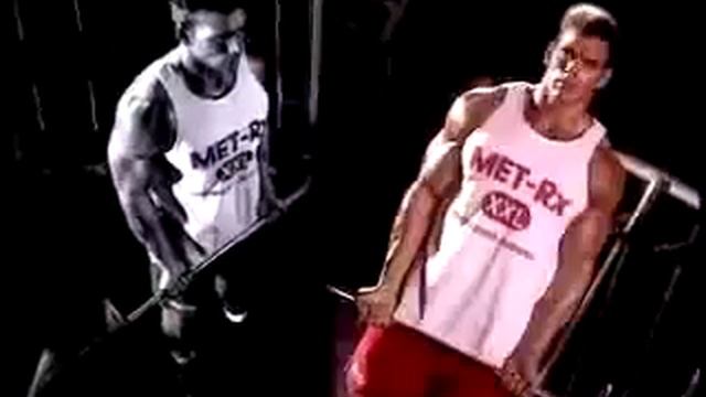 Jak ćwiczyć Na Siłowni Film Instruktażowy BICEPS 4