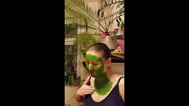 Надеваем маску из хлореллы смотреть онлайн
