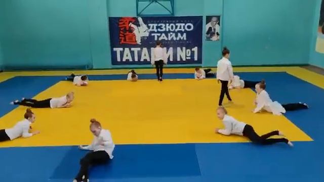 Гимнастки спортивной школы №1 г. Таганрога поздравляют с Днём Победы! Мы помним,мы гордимся!!!ᥫ᭡❤? смотреть онлайн