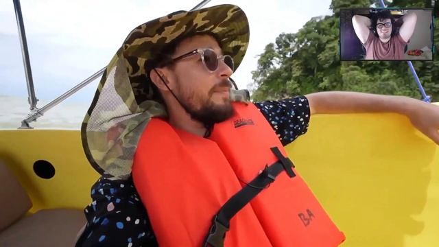TICO REACCIONA a LUISITO COMUNICA en LA BAHÍA con COLA de BALLENA de COSTA RICA!!! смотреть онлайн