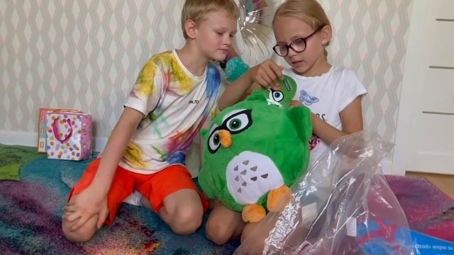 МОИ ПОДАРКИ НА 8 ЛЕТ! ГУДИ-КУ! СКЕЙТБОРД! МИЛОТА БОКС! смотреть онлайн