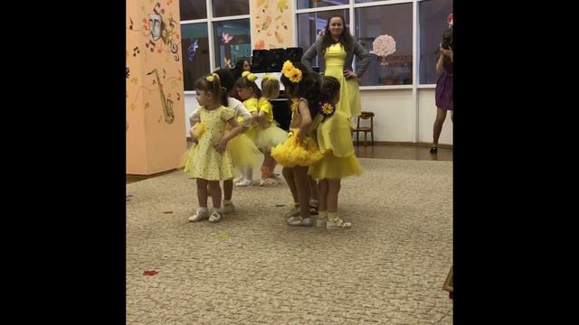 Что не так в садике ??😮 Утренник в садике на 8 марта смотреть онлайн