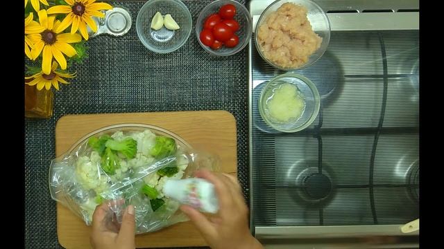 Цветная капуста и брокколи с фрикадельками в рукаве. Cauliflower and broccoli with meatballs смотреть онлайн